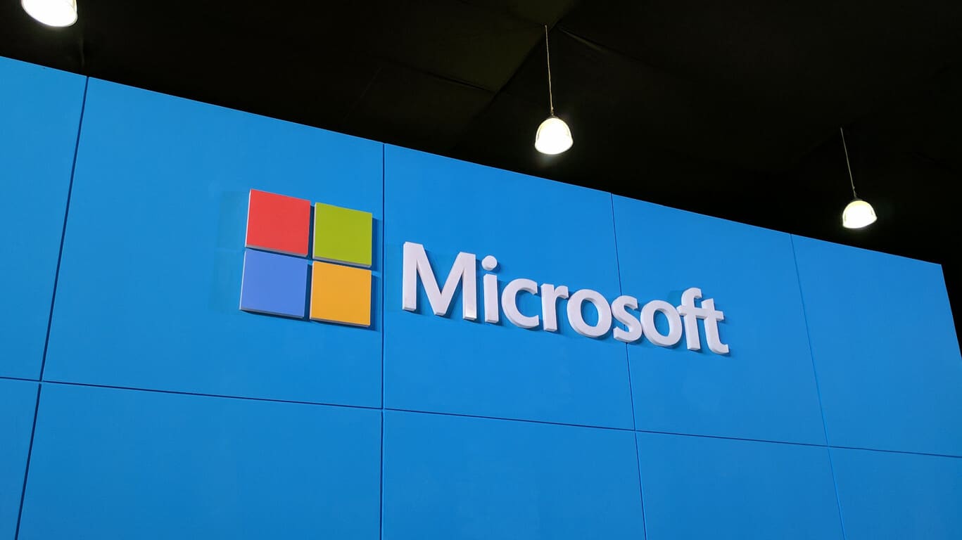 マイクロソフトがレビュープロセスで内部AI使用量を比較検討する