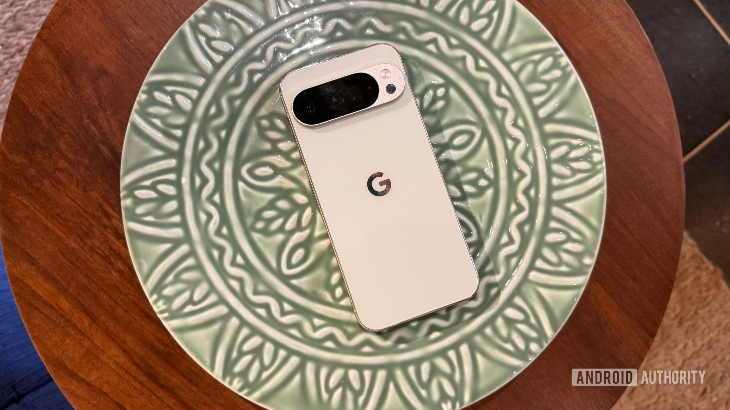 Pixel 10 Pro XLは、ソフトウェアの更新の約束に合わせて強さを得ることを証明しています