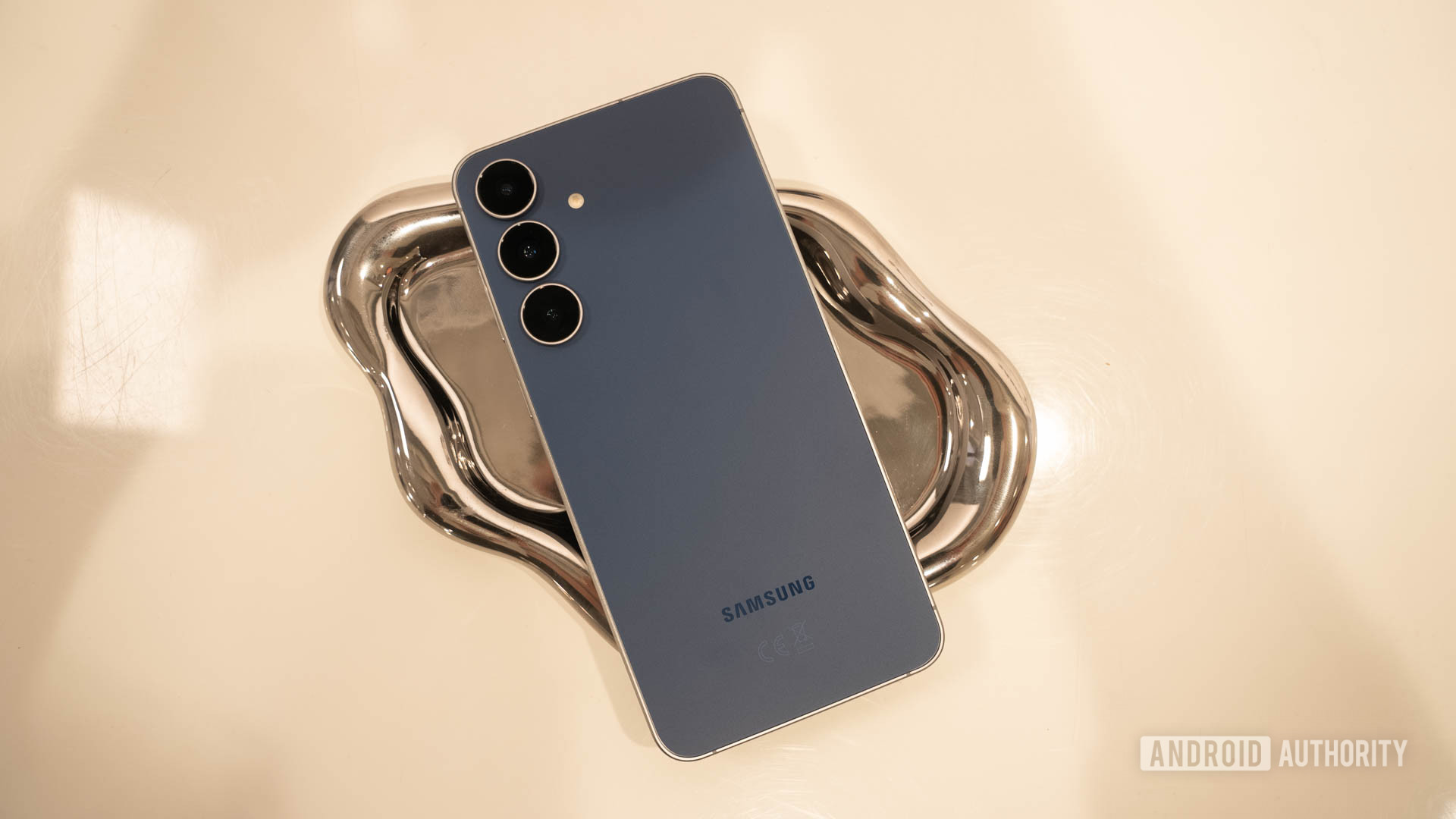 Samsung Galaxy S25 FEを手に入れていますか？無料のストレージアップグレードとギフトカードが付属しています！