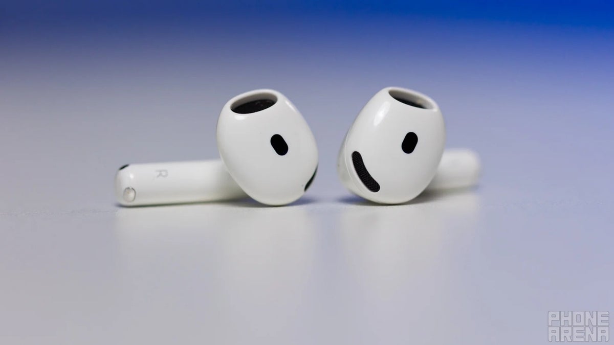 AmazonはAppleのノイズキャンセリングAirPods 4を34パーセントオフで販売しているが、長くは続かない可能性が高い
