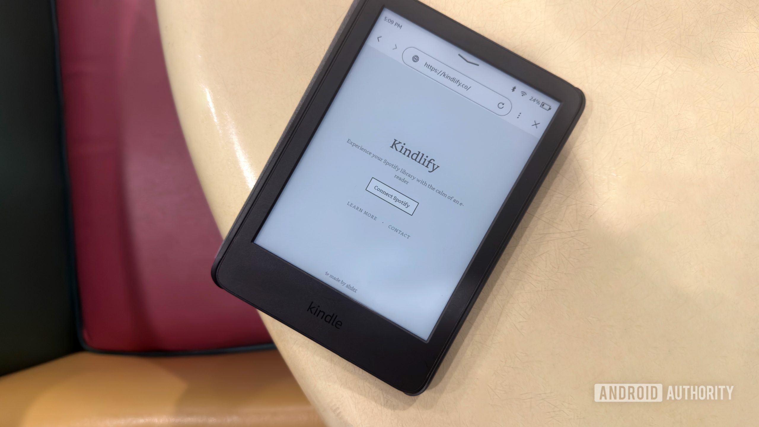 誰かが Kindle を Spotify コントローラーに変えました。