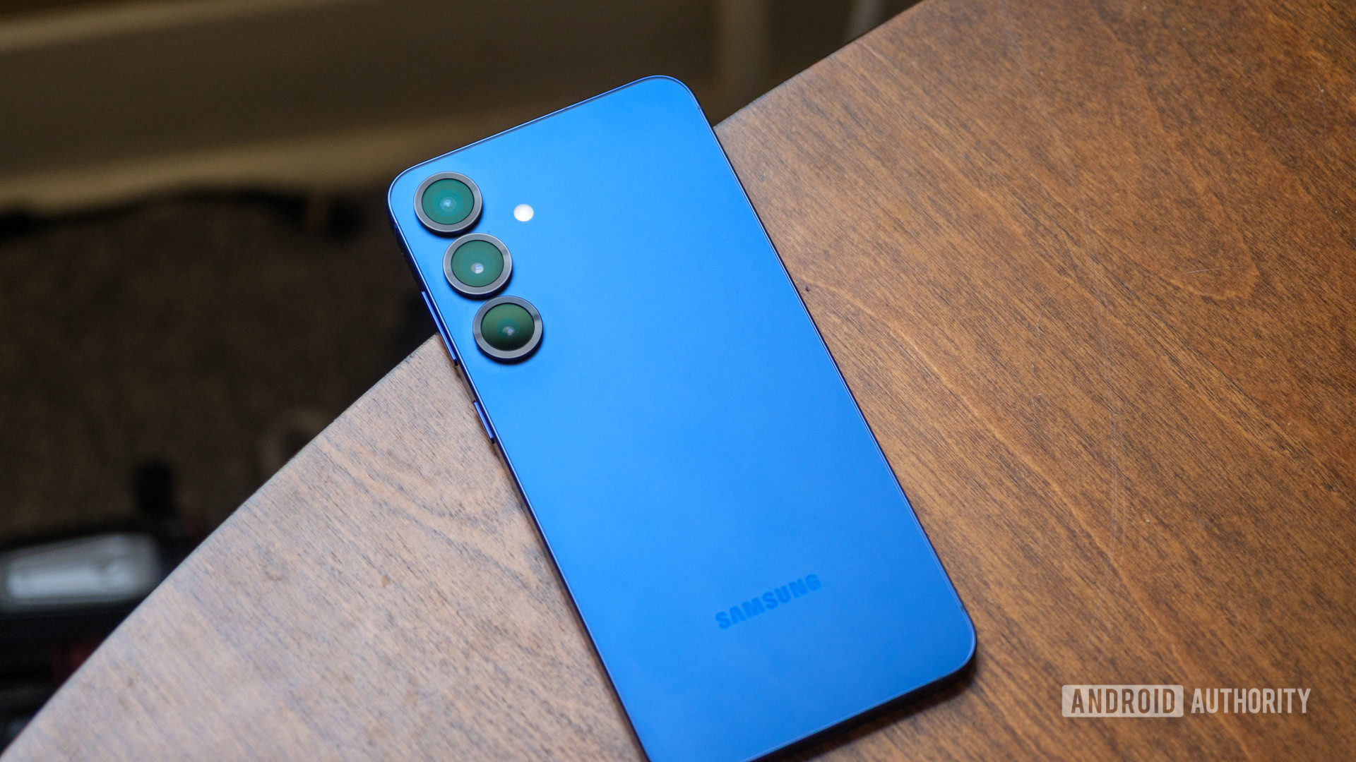 サムスンは薄い携帯電話に信仰を持っていません、Galaxy S26 Plusでの仕事に戻ります