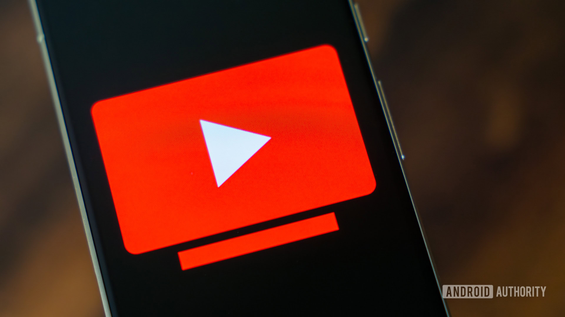 YouTubeの最新のレイアウト交換は皆を混乱させており、ユーザーは無意味だと主張している