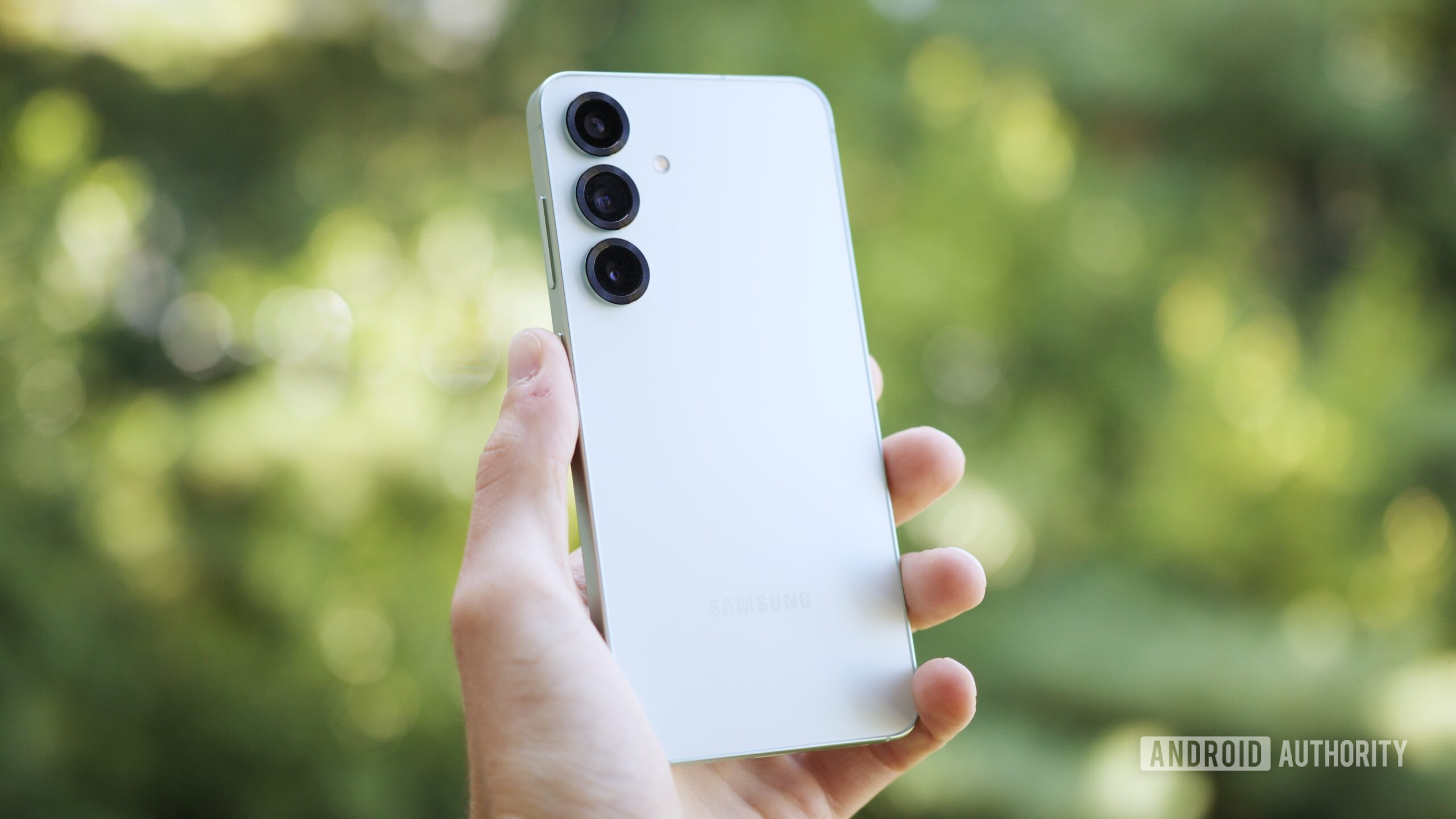 T-Mobile は 4 つの回線と 4 台の電話機を 1 回線あたり 25 ドルで提供します。下取りは必要ありません